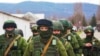 Российские военные в селе Перевальное в Крыму, 5 марта 2014 года