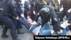 Задержание Максима Резника в Петербурге на демонстрации за свободные выборы, 2019