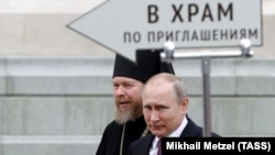 Митрополит Тихон (Шевкунов) и Владимир Путин в Егорьевске, 2 мая 2017 года