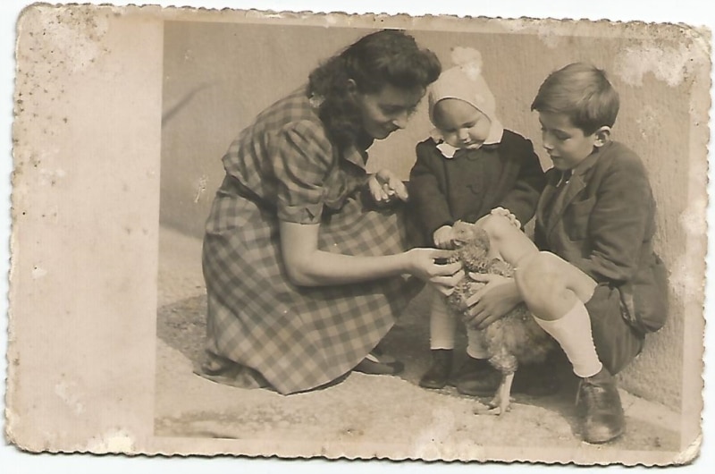 Vukosava sa majkom Slavicom Ondruš i njenim sinom 