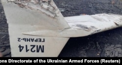 Часть беспилотного летательного аппарата, который военное руководство Украины описало как иранский беспилотник-смертник Shahed-136, сбитый вблизи города Купянска Харьковской области. Это фото опубликовано 13 сентября 2022 года