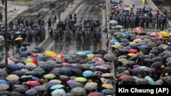 Противостояние с полицией в Гонконге. 1 июля 2019 года