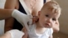 Дете получава ваксинация срещу морбили (илюстративна снимка).