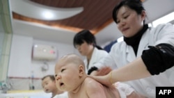 Массажи новорожденного в Китае, 2016 год