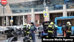 Последствия ДТП с участием трех автомобилей на Новинском бульваре, Москва, 1 апреля 2021 года