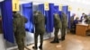 Военные голосуют в деревне Песчанка в Забайкалье