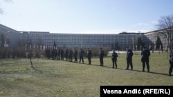 Policajci na bulevaru Nikole Tesle kod Palate Srbije, Beograd, 15. februar 2021.