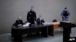 Алексей Навальный во время судебного заседания в колонии