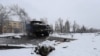 Сгоревшая установка &quot;Град&quot; и тело российского военнослужащего в окрестностях Харькова 25 февраля