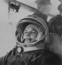 12 апреля 1961 г. Юрий Гагарин в автобусе по пути на стартовую площадку.