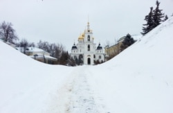 Вход в Дмитровский кремль через пролом крепостного вала