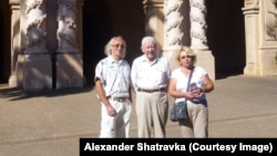 Александр Шатравка с женой и Юрий Ветохин
