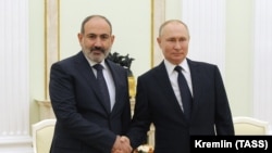 Премьер-министр Армении Никол Пашинян и президент России Владимир Путин во время встречи в Кремле. Апрель 2021 года