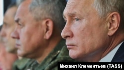 Путин и Шойгу на учениях "Кавказ-2020"