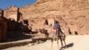 Yaklaşık 2400 yıllık geçmişe sahip Ürdün&rsquo;deki Petra Antik Kenti, gizemiyle ilgi odağı olmaya devam ediyor. Her yıl milyonlarca turistin ziyaret ettiği antik kentin gizemi yıllardır yapılan kazılara rağmen tamamen çözülmedi.