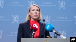 Глава МИД Норвегии Анникен
Хюитфельдт выступает на пресс-конференции. 13 апреля 2023 г. 