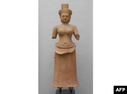 This image released by the US Attorney's Office for the Southern District of New York on December 15, 2023, shows a 10th century goddess sandstone statue from Koh Ker, Cambodia. (Handout / US Attorney's Office Southern District of New York / AFP)