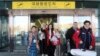 지난달 9일 북한 평양 순안공항에 도착한 러시아 단체관광객들. (자료사진)