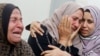 加沙拉法城的巴勒斯坦妇女哀悼被以军空袭打死的亲人。（2024年4月21日）
