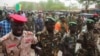 尼日尔军人和民众上街游行抗议美国驻军。（2024年4月13日）