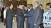 Kiongozi wa Korea Kaskazini Kim Jong-Un akimkaribisha Makamu wa zamani wa Rais wa Uganda Edward Kiwanuka Ssekand alipokwenda Pyongyang. Picha na KNS / KCNA / AFP.
