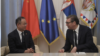 Kineski ambasador u Beogradu Li Ming i predsednik Srbije Aleksandar Vučić tokom susreta (Foto: Instagram/@buducnostsrbijeav)