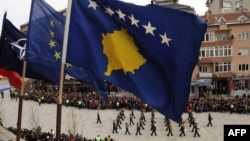 ILUSTRACIJA - Zastave Kosova, Evropske unije i NATO (Foto: AFP/Armend Nimani)