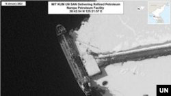유엔 대북제재위원회 전문가패널은 20일 발표한 연례보고서에서 지난해 1월 북한 유조선 금운산호가 해상 불법환적으로 확보한 정유를 남포항에서 하역하는 정황을 촬영한 사진을 공개했다.