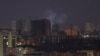 乌克兰首都基辅在俄罗斯的空袭中升起的烟雾。（2024年3月24日）