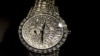 Une montre "œil de chat" de l'horloger suisse Girard-Perregaux avec 646 diamants est exposé chez le joaillier et horloger britannique Graff lors de la journée médiatique de la 42e édition du salon horloger Baselworld le 26 mars 2014 à Bâle. (Photo FABRICE COFFRINI / AFP)