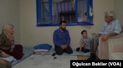 İzmir'de yaşayan Suriyeli mülteci ailesi