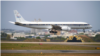 美国国家航空航天局(NASA)一架飞机低空飞过台湾南部台南机场进行空气品质观测实验。(2024年3月13日，台湾环境部提供)