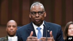 El Secretario de Defensa de EEUU, Lloyd Austin, testifica ante el Comité Senatorial de Servicios Armados durante una audiencia sobre la Solicitud de Presupuesto del departamento para el año fiscal 2025, en el Capitolio en Washington, el 9 de abril de 2024.