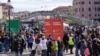 Turistët në Venecia duke bërë pagesat për taksën e re (25 prill 2024)
