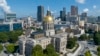 2022年8月27日，喬治亞州議會大廈的金色圓頂在亞特蘭大市中心的天際線前閃閃發光。（美聯社照片）