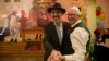 Hombres de la comunidad judía ucraniana bailan durante las celebraciones de Purim y una comida festiva en la Gran Sinagoga Coral en Kiev, Ucrania, el domingo 24 de marzo de 2024. Purim es ampliamente descrita como la celebración judía más alegre, celebrada con disfraces, parodias, sonajas, matracas y varios grados de alboroto. (Foto AP/Vadim Ghirda)<br />
<br />
&nbsp;