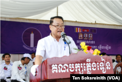 Teav Vannol, president of the Candlelight Party, speaks at the party's extraordinary congress in Siem Reap province, on Feb. 11, 2023. (Ten Soksreinith/VOA Khmer)