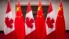 资料照片：2017年12月5日，加拿大总理特鲁多在北京钓鱼台国宾馆会晤时摆放在大厅门口的中加两国国旗。（美联社照片）