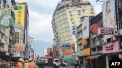 The Full Hotel building in Hualien, which had been damaged in an April 3 earthquake, tilts further to one side after a series of earthquakes overnight, as seen in this picture released by Taiwan's Central News Agency.