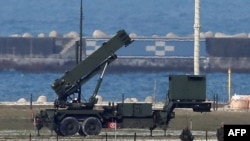 资料照：日本自卫队爱国者先进能力 3 (PAC-3) 拦截弹发射器部署在日本南部冲绳岛的石垣岛。石垣岛港口也在此次计划升级改造的16个项目之内（2016年2月7日）