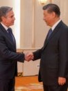 美国国务卿安东尼·布林肯(左)与中国国家主席习近平在北京人民大会堂会面。(2024年4月26日)