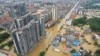 中国广东省清远市遭洪水袭击街道房屋被淹。（2024年4月22日）