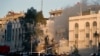 دمشق میں اسرائیلی کارکن اسرائیلی فضائی حملے میں تباہ ہونے والی ایک عمارت میں امدادی سرگرمیوں میں مصروف ہیں۔ یکم اپریل 2024