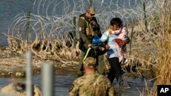 Hapšenje migranata na granici Texasa i Meksika, januar 2024.