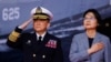 台灣總統蔡英文與台灣海軍司令唐華（左）在宜蘭蘇澳商港出席台灣建造的「安江軍艦」和「萬江軍艦」交付儀式。 （2024年3月26日