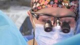 Хірургині зі США допомагають українкам долати гендерну дискримінацію в медицині. Відео