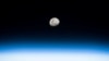 Farklı ülkelerin ve özel şirketlerin Ay’a yolculuk yarışını hızlandırdığı ve ABD’nin uzayda uluslararası normları belirlemeyi hedeflediği bir dönemde Beyaz Saray, Ulusal Havacılık ve Uzay Dairesi’ne (NASA) standart bir Ay saati oluşturması talimatı verdi. 