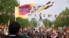 2024年5月5日来自西藏的示威者在巴黎抗议访问法国的中国国家主席习近平。