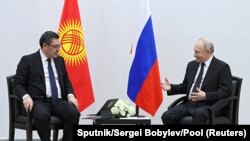 Президент России Владимир Путин и президент Кыргызстана Садыр Жапаров на встрече в Казани, 21 февраля 2024 года 