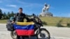 El venezolano que emigró y ahora recorre el mundo en motocicleta